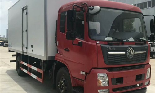6.8米東風(fēng)天錦冷藏車(chē) 