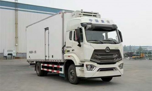 重汽豪瀚6.8米冷藏車(chē) 