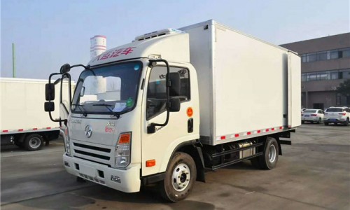 藍(lán)牌大運(yùn)冷藏車(chē) 