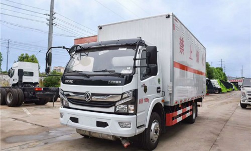 東風(fēng)多利卡D7危險(xiǎn)品廂式車 