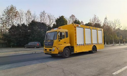 東風(fēng)天錦救險車 