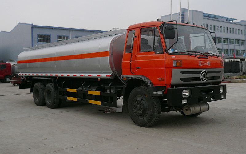 東風后雙橋運油車 
